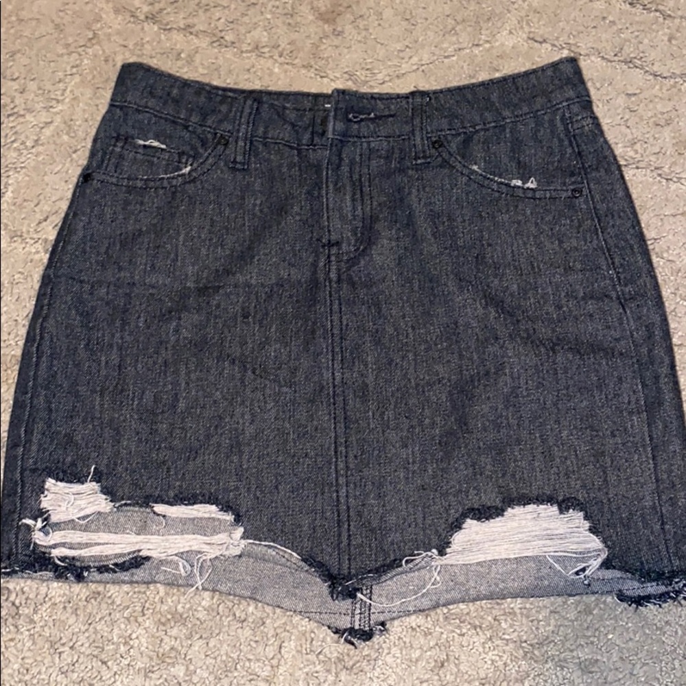 Refuge distress skirt